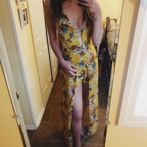 NEW WITH TAGS Essue Yellow Floral Jumper